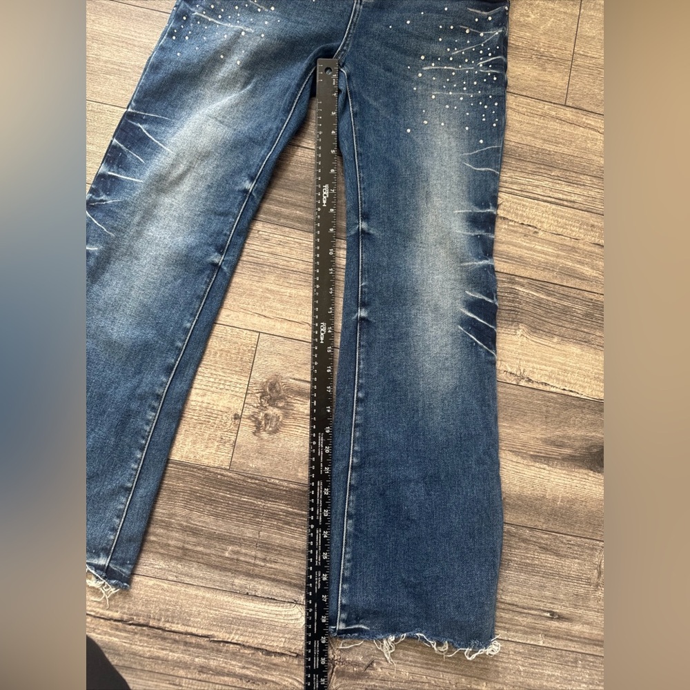 Women’s Outcast Jeans With Rhinestones And Bleach Detail Size M Frayed Hem - Picture 4 of 15
